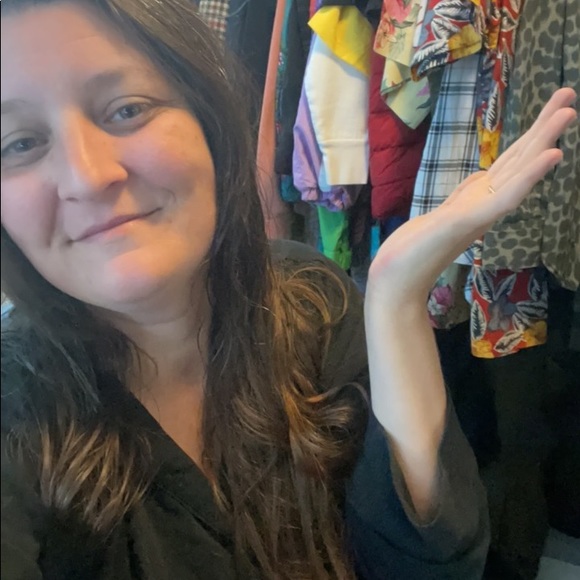 Meet your Posher, Crystal - Picture 1 of 5